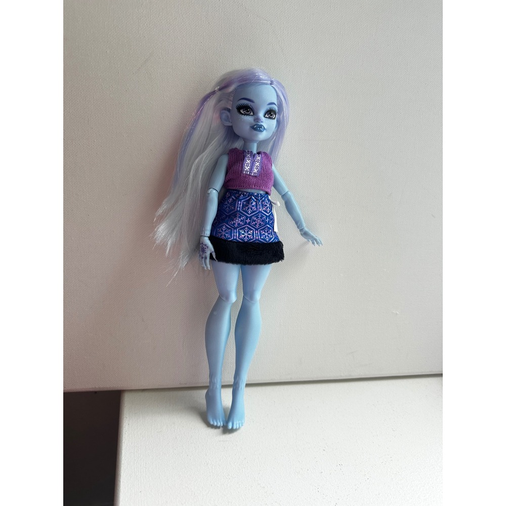 Monster High G3 Abbey Bominable Doll Blue Skin Lavender Hair Snowflake Outfit